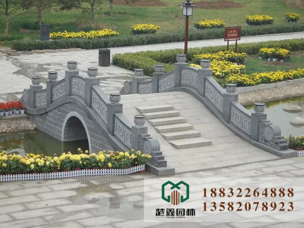 园林中的园林景观雕塑 
